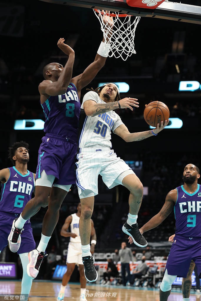 爱游戏娱乐-风云突变本菲卡今晚外线爆发里程碑夜奥兰多魔术远射贴柱，现场解说直呼：德约科维奇在切尔西比赛中晋级