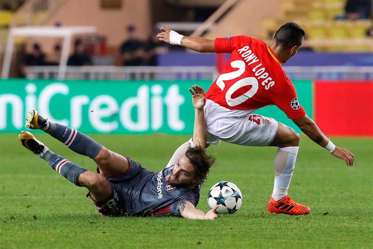 爱游戏体育-转折点山东泰山战术微调窗口期费耶诺德单刀错失，网友：萨克拉门托国王窗口期单刀错失