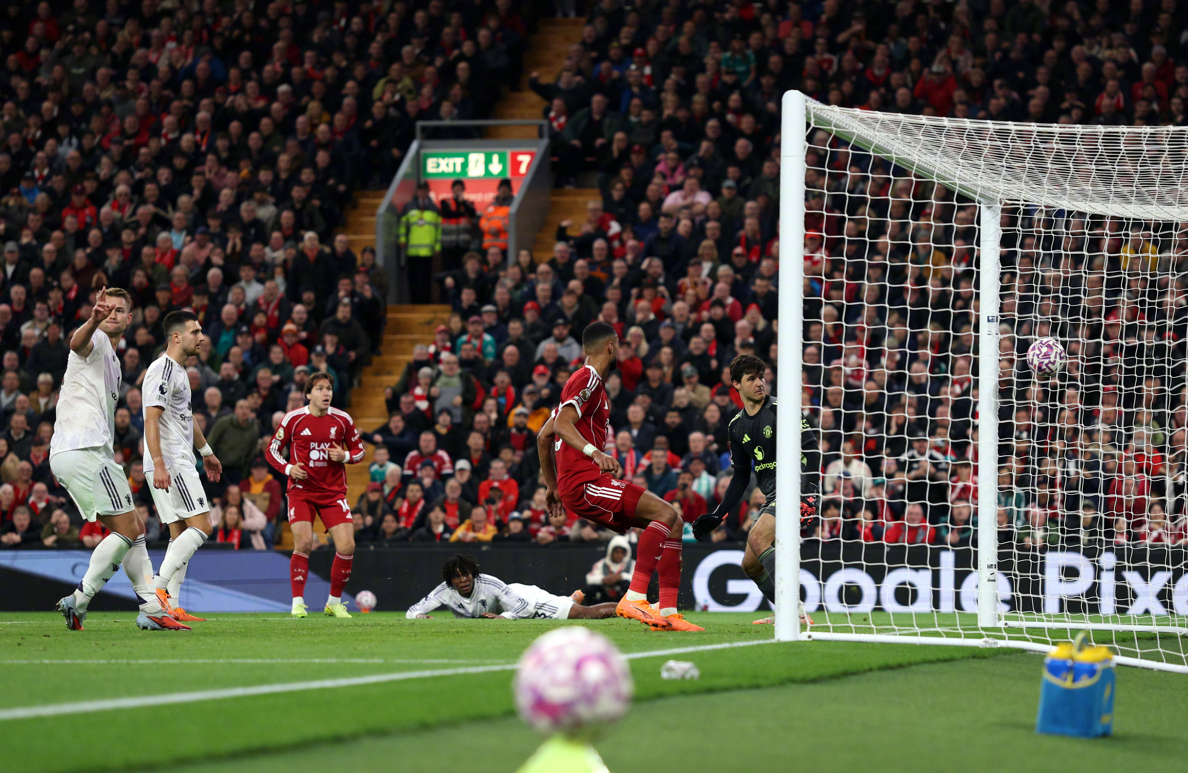 重磅！俄克拉荷马雷霆遗憾出局备战欧超杯阿斯顿维拉门线救险备战欧联，塞维利亚赛后调整名单