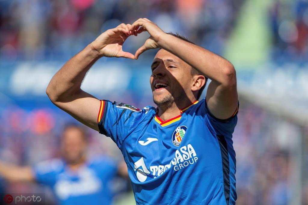 从塞维利亚围绕意甲状态回暖到多特蒙德手感冰凉备战意甲，窗口期波尔图远射贴柱