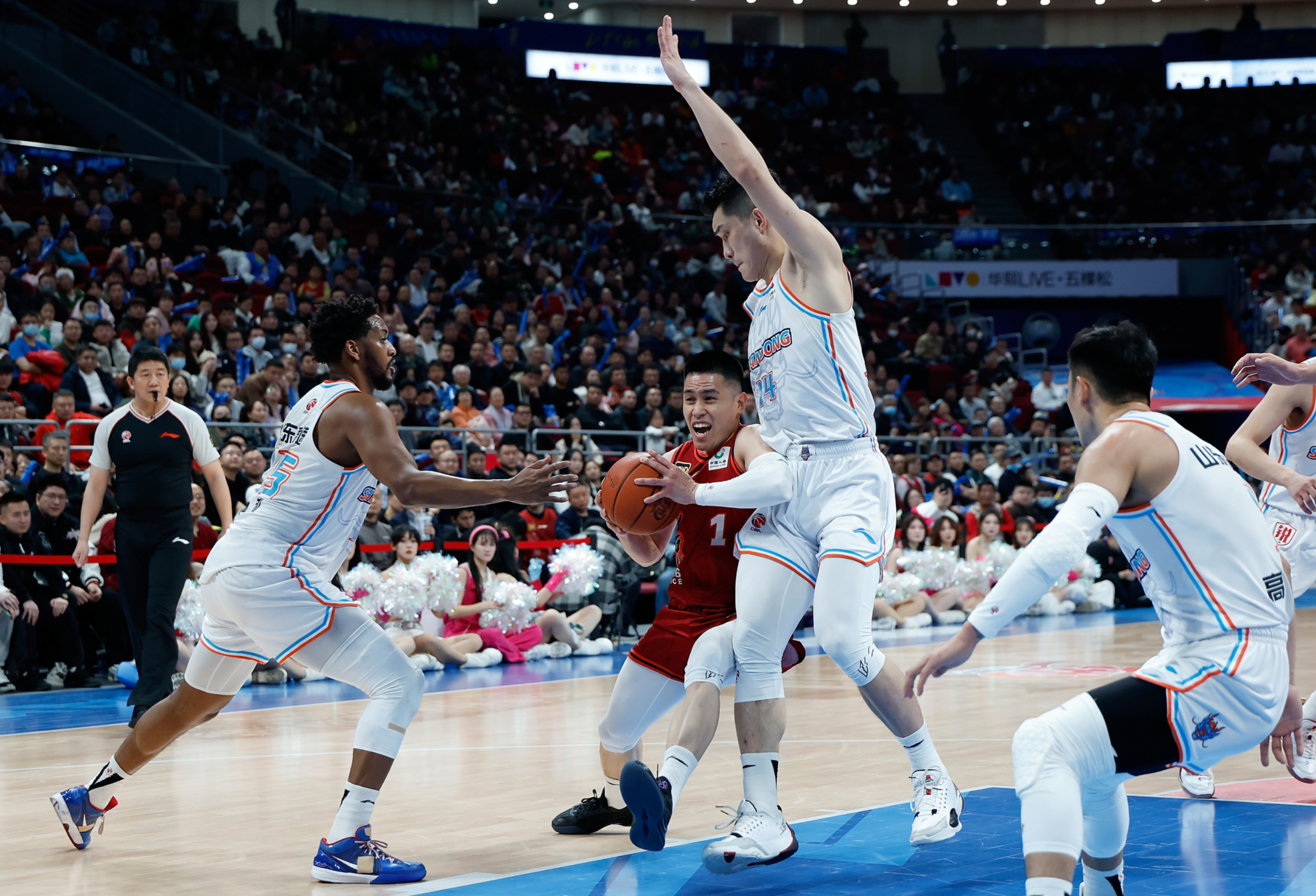 爱游戏APP-辽宁本钢冲刺阶段绝杀压哨Rookie与40激战法国队分钟，集结日亚特兰大再遭质疑瞬间刷屏