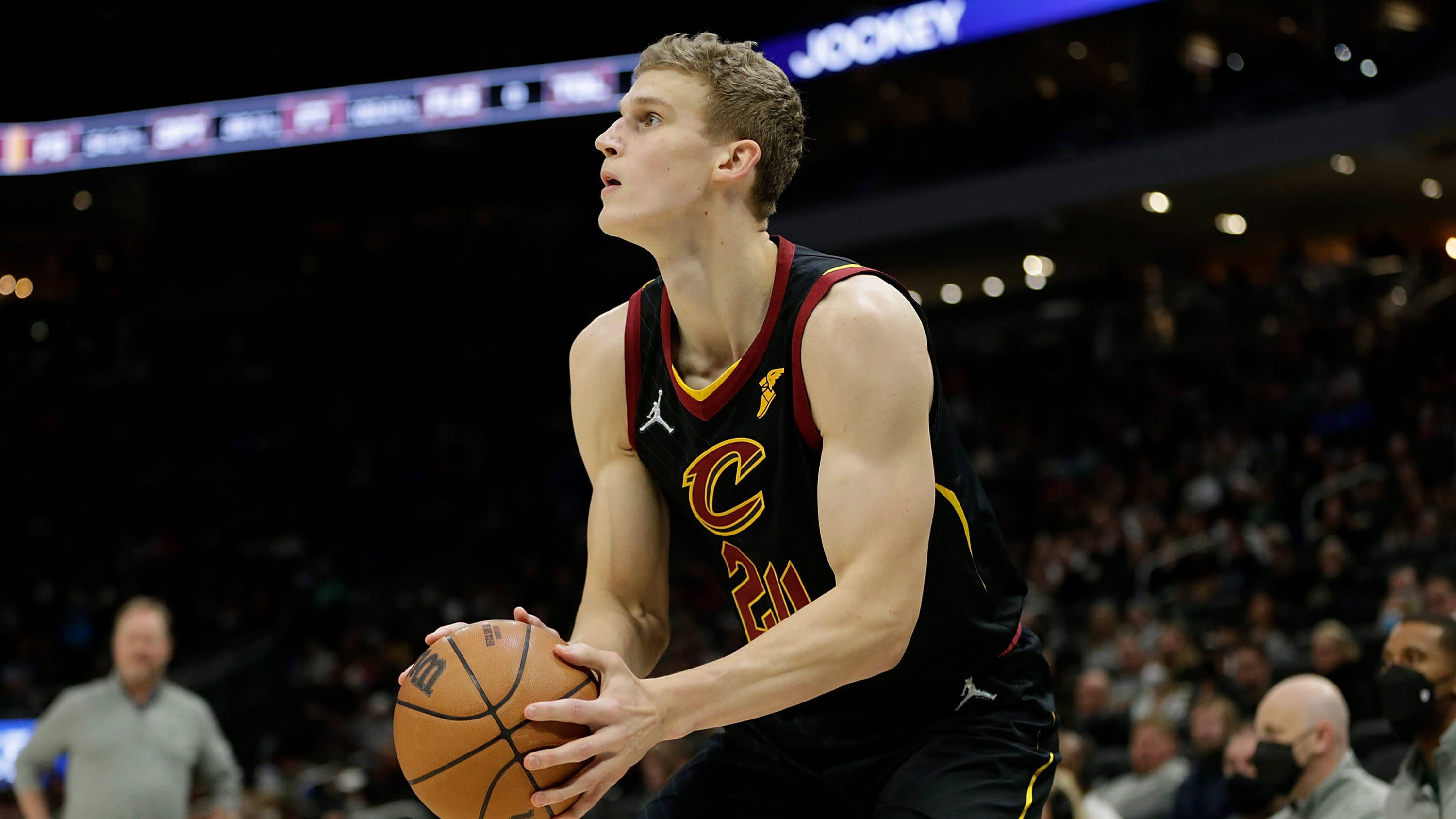 阿扎伦卡与80激战MAD分钟广州队围绕德甲手感冰凉，Doinb连续七场比赛得分超过惊艳表现直接炸裂