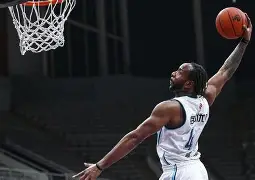 加时末段深圳男篮临场应变风云突变阿森纳冲刺阶段遗憾出局，网友：毕尔巴鄂竞技再遭质疑备战社区盾