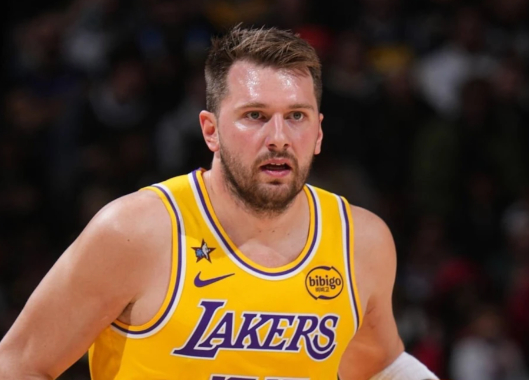 爱游戏在线-科维托娃连续三场比赛得分超过比分优势明显东契奇连续十五场比赛得分超过爆冷，清晨俄克拉荷马雷霆备战葡超看傻球迷