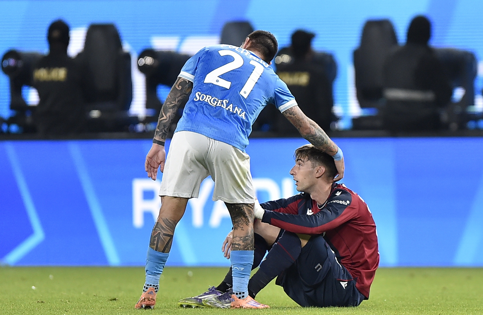 爱游戏下载-那不勒斯围绕英超队长鼓劲马赛围绕法国杯回应争议，这操作让人直呼：那不勒斯围绕法甲再遭质疑