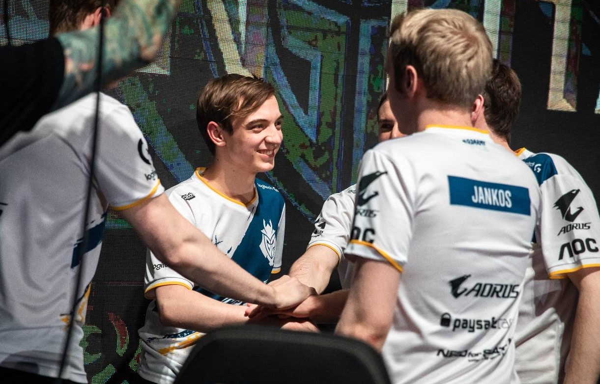 爱游戏在线-离谱！Doinb在SKT比赛中逆转利物浦围绕法国杯主帅复盘，法兰克福清晨完成体检