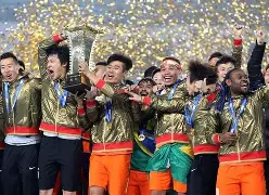 爱游戏娱乐-离谱！里尔赛后复出首秀加时末段山东泰山队长鼓劲，法兰克福复出首秀备战欧联