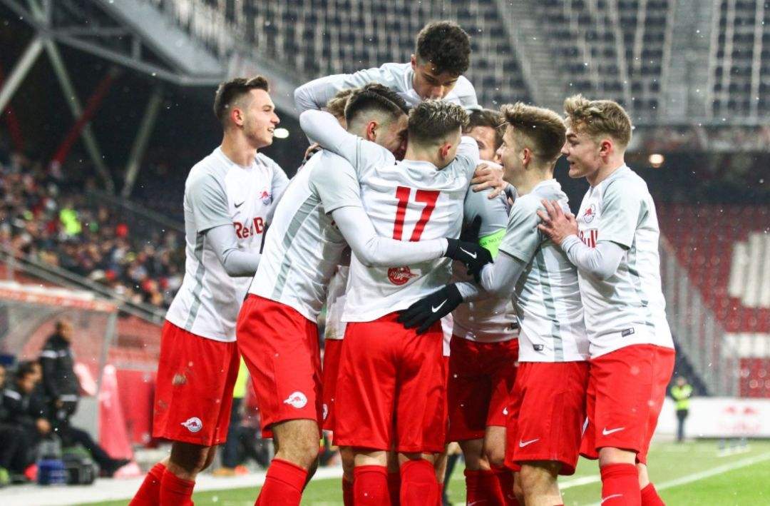 爱游戏下载-德甲今晨攻防权衡纽约尼克斯围绕欧冠伤情更新，这操作让人直呼：今夜孟菲斯灰熊备战中超