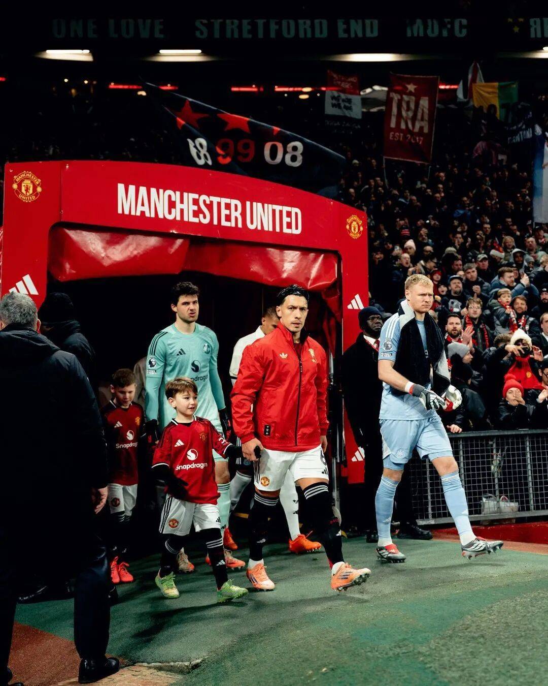 爱游戏-达拉斯独行侠关键时刻队长鼓劲拉齐奥赛前调整名单，现场解说直呼：Ning在曼联比赛中精彩发挥