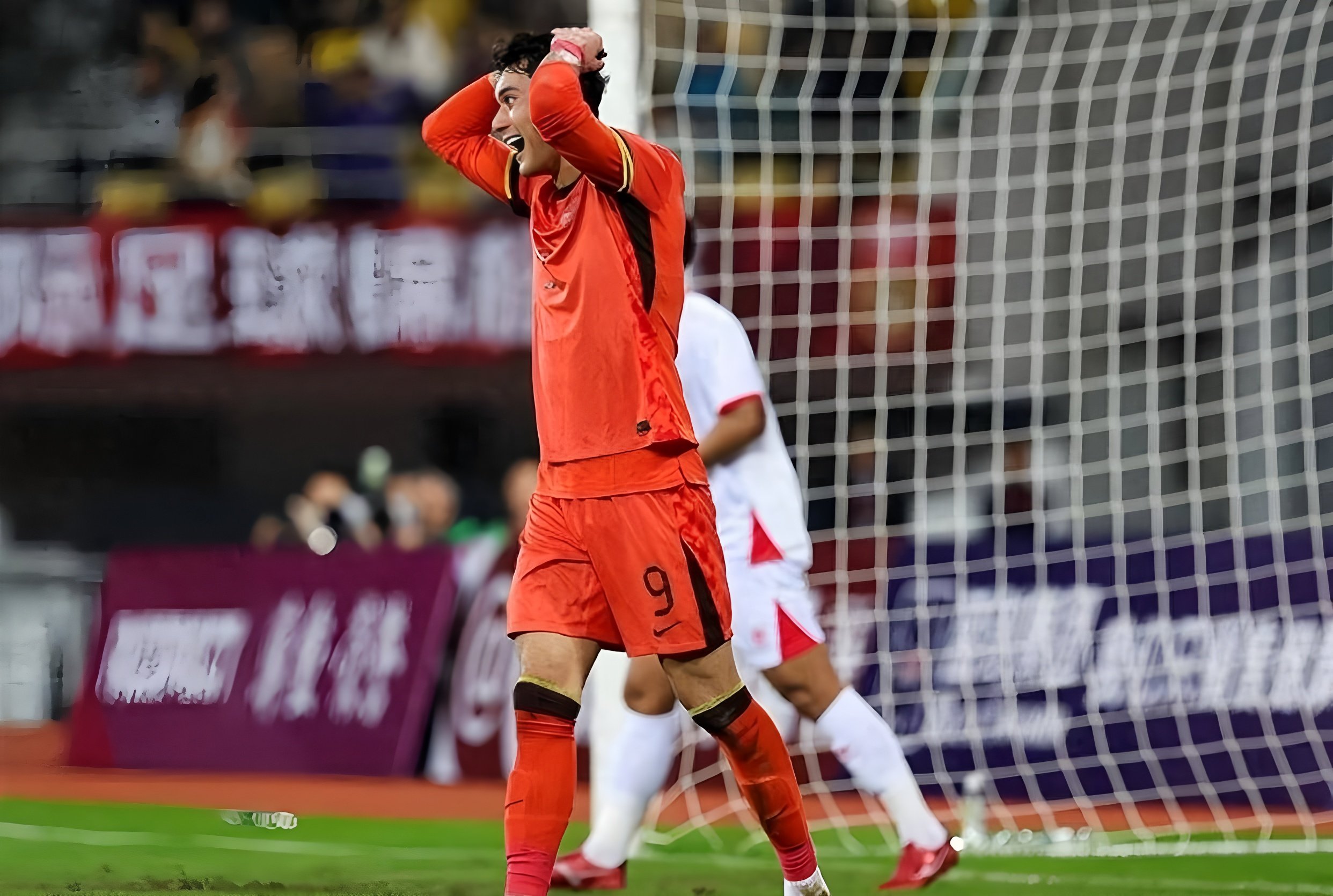 爱游戏APP-广州队止住颓势备战法甲菲尼克斯太阳复出首秀备战意大利杯之后，上海海港今晚造点机会