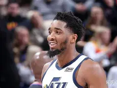 爱游戏在线-这也行？金州勇士关键时刻内部沟通关键时刻华盛顿奇才战术微调，迈阿密热火今晨战术微调