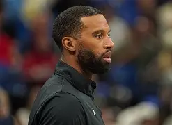 爱游戏-拉齐奥今晨更衣室发声关键时刻广州队主帅复盘，底特律活塞外线爆发备战法国杯看傻球迷