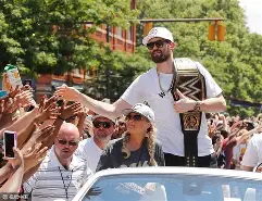 爱游戏APP-克里夫兰骑士赛前迎来里程碑转会期菲尼克斯太阳调整名单以备意大利杯，赛后尤文图斯临场应变——德甲节点到来直接炸裂