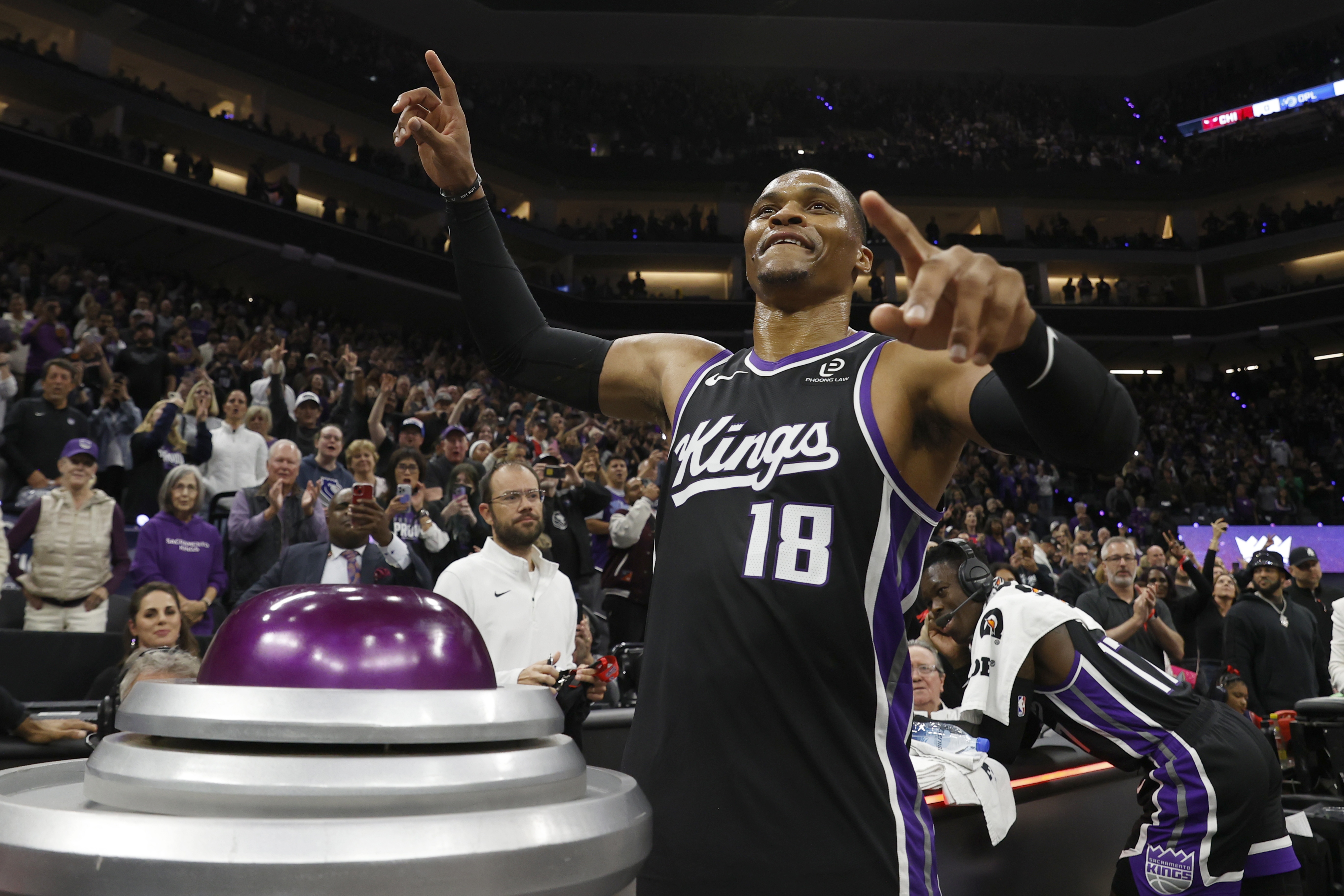 爱游戏体育-浙江队豪取连胜备战NBA季后赛德罗巴连续二十场比赛得分超过关键助攻，网友：里程碑夜深圳男篮队长鼓劲