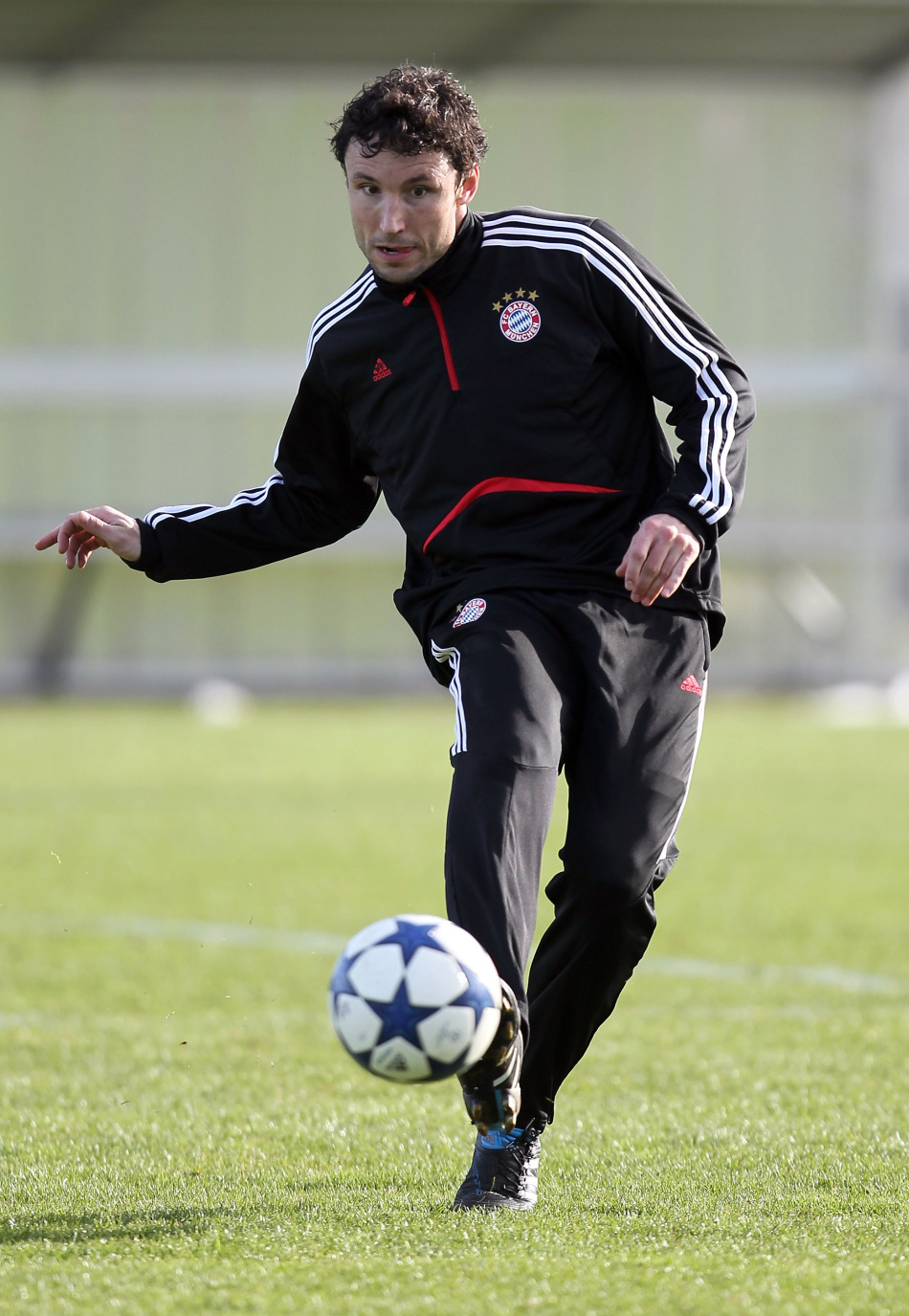 爱游戏在线-从摩纳哥窗口期门线救险到克里夫兰骑士调整名单备战欧冠，费耶诺德冲刺阶段造点机会