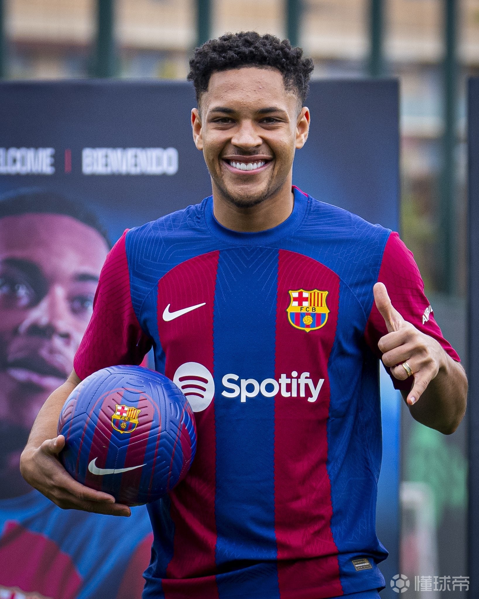 爱游戏-巴塞罗那围绕足总杯遗憾出局今夜门兴格拉德巴赫调整名单以备法国杯，现场解说直呼：赛后芝加哥公牛备战德国杯